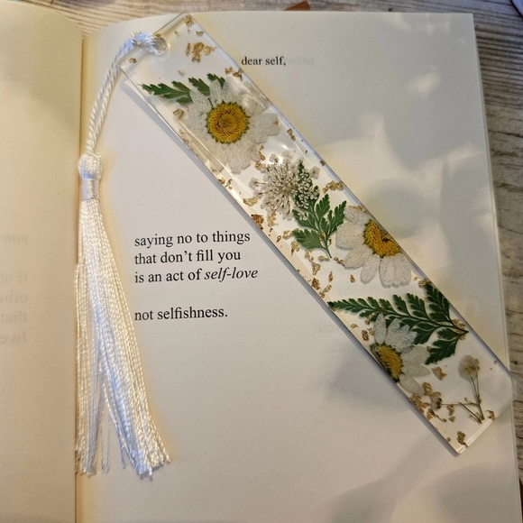 Resin Floral Bookmark - Picture 2 of 6